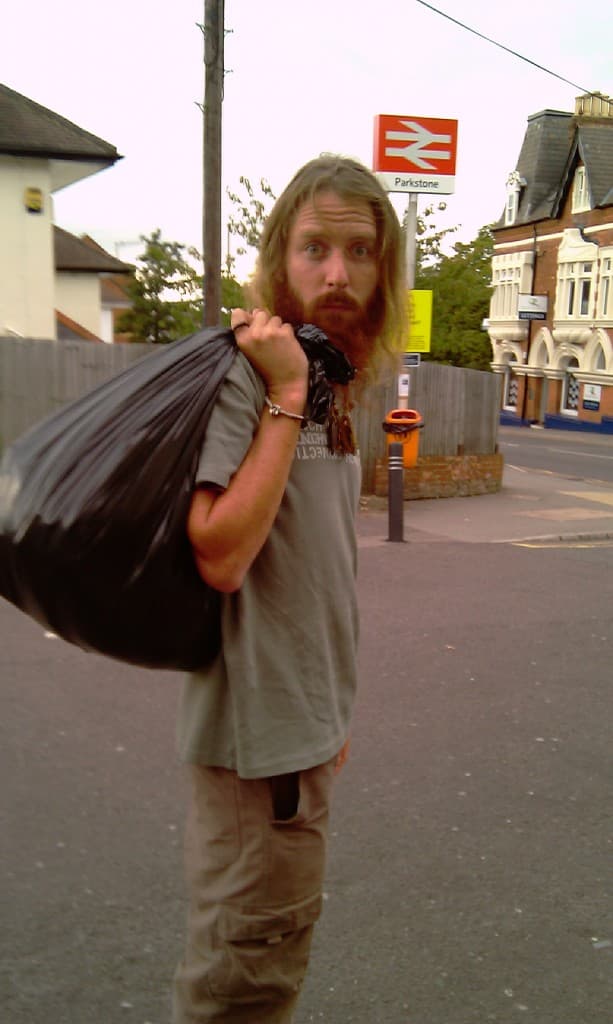 Nomads in the UK Couchsurfing with friends